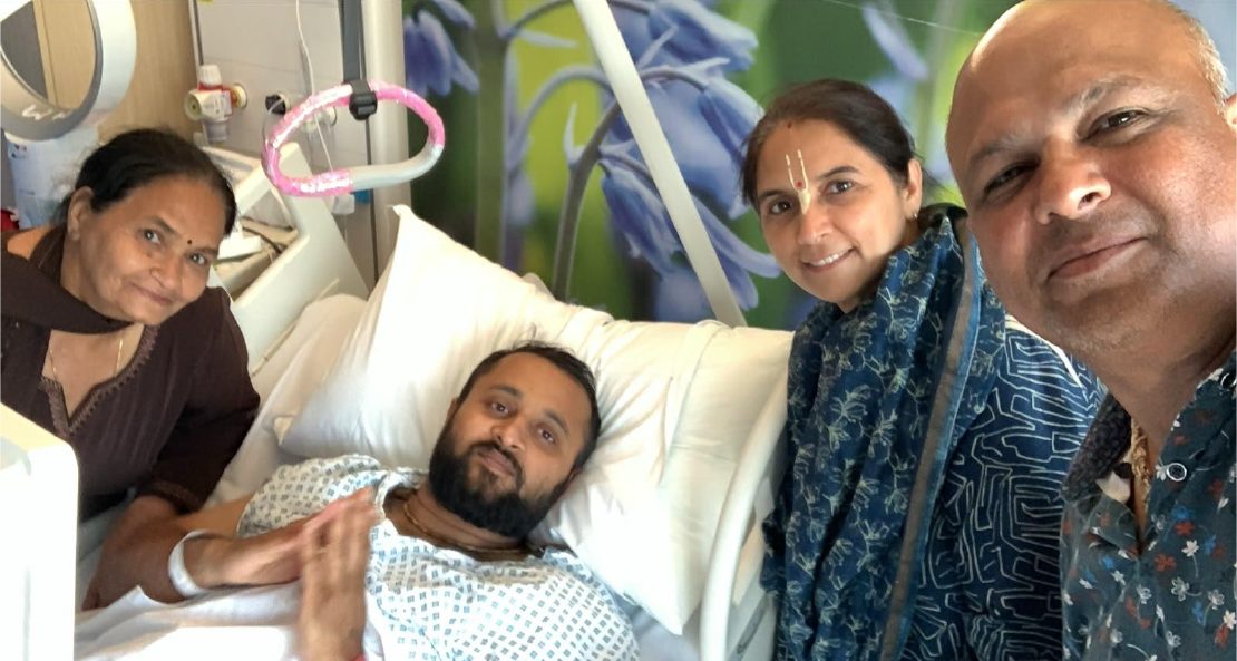 Devotees visiting Nikul Prabhu in hospital