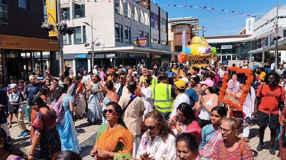 Crowd gathered on Southend High Street for the Ratha Yatra procession